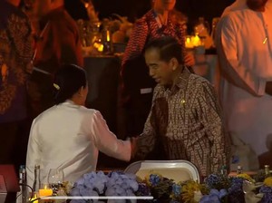 Jokowi Salami Puan Usai Gala Dinner WWF, Bercanda Gestur Joget