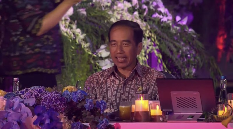 Para seniman tampil saat pentas seni budaya pada Welcoming Dinner 10th World Water Forum 2024 di Taman Budaya Garuda Wisnu Kencana (GWK), Badung, Bali, Minggu (19/5/2024). (Pusat Media World Water Forum 2024/Fikri Yusuf/pras/mifta)