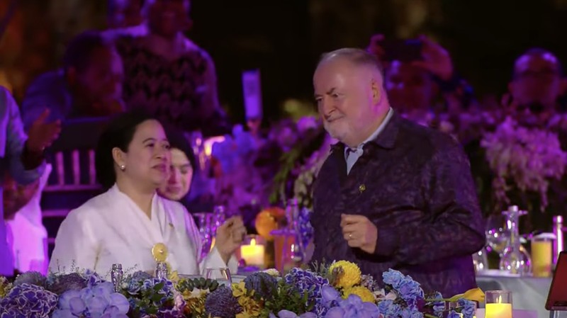 Para seniman tampil saat pentas seni budaya pada Welcoming Dinner 10th World Water Forum 2024 di Taman Budaya Garuda Wisnu Kencana (GWK), Badung, Bali, Minggu (19/5/2024). (Pusat Media World Water Forum 2024/Fikri Yusuf/pras/mifta)