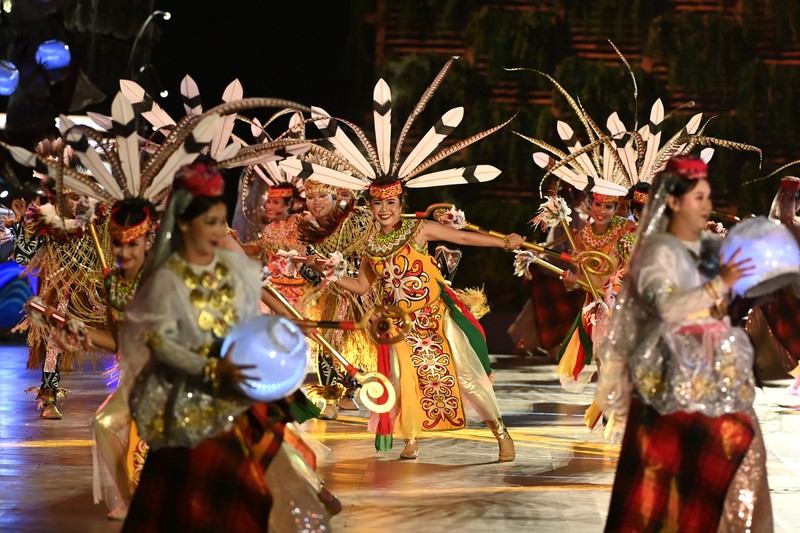 Para seniman tampil saat pentas seni budaya pada Welcoming Dinner 10th World Water Forum 2024 di Taman Budaya Garuda Wisnu Kencana (GWK), Badung, Bali, Minggu (19/5/2024). Para seniman tampil saat pentas seni budaya pada Welcoming Dinner 10th World Water Forum 2024 di Taman Budaya Garuda Wisnu Kencana (GWK), Badung, Bali, Minggu (19/5/2024). (Pusat Media World Water Forum 2024/Fikri Yusuf/pras/mifta)