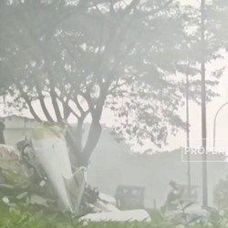 Video: Pesawat Jatuh di BSD, Polisi Pastikan Tiga Orang Tewas