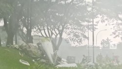 Video: Pesawat Jatuh di BSD, Polisi Pastikan Tiga Orang Tewas