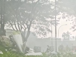 Video: Pesawat Jatuh di BSD, Polisi Pastikan Tiga Orang Tewas
