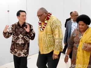 Momen Presiden Fiji Pelesiran di Mal Bali Saat Sela WWF