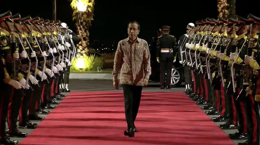 Presiden Joko Widodo tiba di Garuda Wisnu Kencana jelang gelaran gala dinner dalam World Water Forum (WWF) ke-10 pada Minggu (19/5/2024). (Tangkapan Layar Youtube Kemkominfo TV)