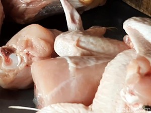 Harga Daging Ayam di Tasik Naik, Pedagang: Mau Lebaran Haji