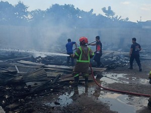 Kebakaran Hanguskan Rumah Tukang Citraland Tallasa City Makassar