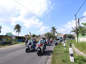 Komunitas di Jogja Touring Pakai Motor Listik ke Pangandaran