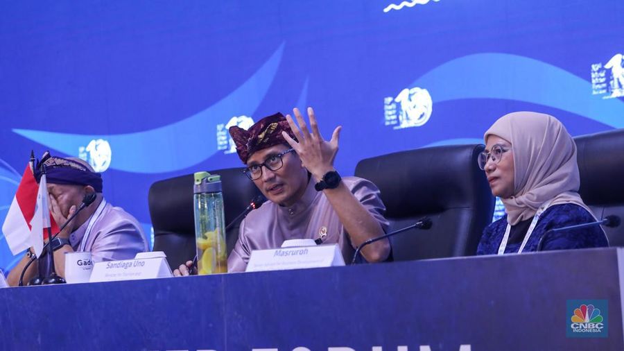Menteri Pariwisata dan Ekonomi Kreatif (Menparekraf) Sandiaga Uno menyampaikan keterangan saat konferensi pers di Bali Nusa Dua Convention Center (BNDCC), Nusa Dua, Bali, Senin (20/5/2024). (CNBC Indonesia/Faisal Rahman)