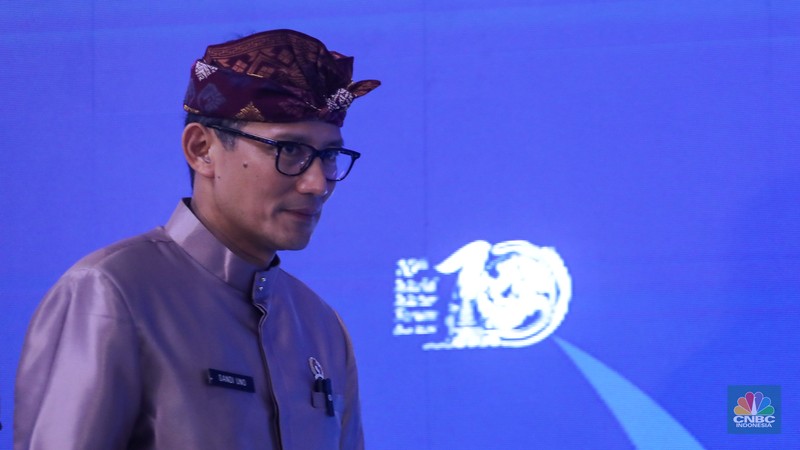 Presiden Joko Widodo bertemu dengan CEO SpaceX dan Tesla, Elon Musk, di sela-sela Konferensi Tingkat Tinggi (KTT) World Water Forum ke-10 yang berlangsung di Bali International Convention Center (BICC), Kabupaten Badung, Provinsi Bali pada Senin, 20 Mei 2024. Presiden Jokowi dan Elon Musk antara lain membahas akselerasi transformasi digital di Indonesia hingga potensi pengembangan investasi di Indonesia. (Dok: Biro Pers Sekretariat Presiden RI)