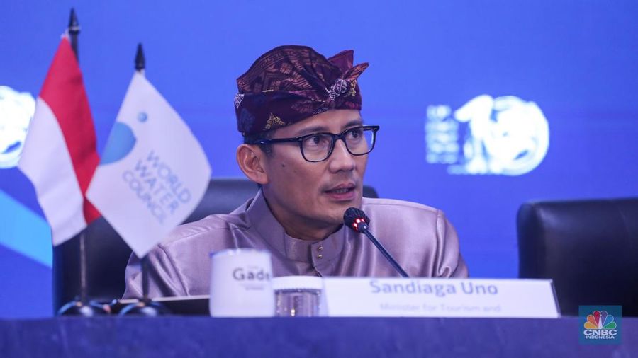 Menteri Pariwisata dan Ekonomi Kreatif (Menparekraf) Sandiaga Uno menyampaikan keterangan saat konferensi pers di Bali Nusa Dua Convention Center (BNDCC), Nusa Dua, Bali, Senin (20/5/2024). (²©²ÊÍøÕ¾/Faisal Rahman)
