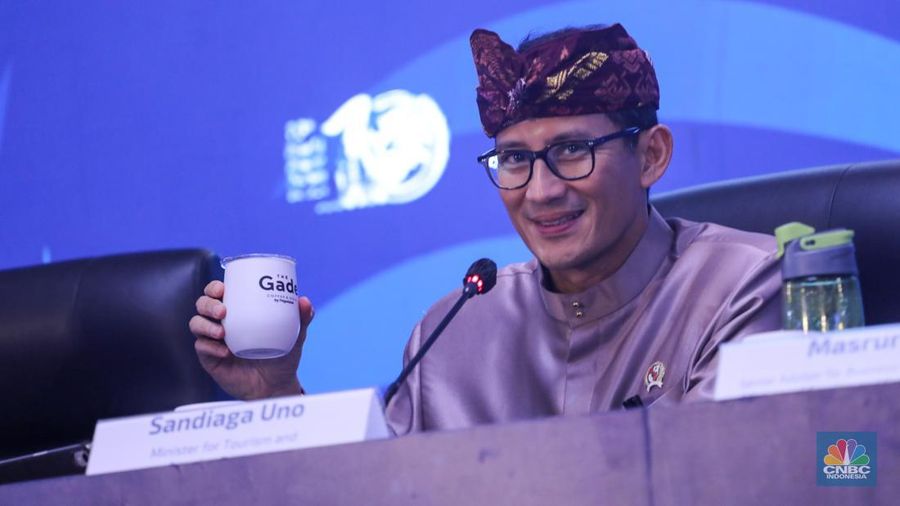 Menteri Pariwisata dan Ekonomi Kreatif (Menparekraf) Sandiaga Uno menyampaikan keterangan saat konferensi pers di Bali Nusa Dua Convention Center (BNDCC), Nusa Dua, Bali, Senin (20/5/2024). (²©²ÊÍøÕ¾/Faisal Rahman)