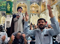 Potret Haru Warga Iran Tangisi Kematian Presiden Ebrahim Raisi