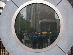 Sempat Ditutup gegara Wanita Pamer Payudara, Portal Dublin-New York Dibuka Lagi