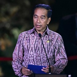 Jokowi Bebaskan Pajak Eksportir Simpan Dolar di RI, Ini Aturannya!