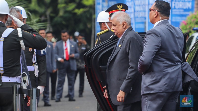 Presiden World Water Council, Loic Fauchon tiba di Bali International Convention Center (BICC), Nusa Dua, Bali, Senin (20/5/2024). (CNBC Indonesia/Faisal Rahman)