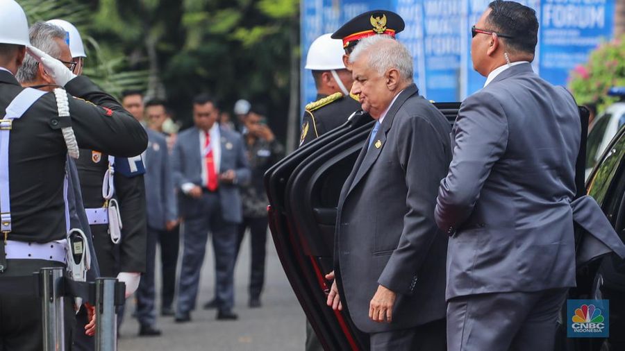 Presiden World Water Council, Loic Fauchon tiba di Bali International Convention Center (BICC), Nusa Dua, Bali, Senin (20/5/2024). (CNBC Indonesia/Faisal Rahman)