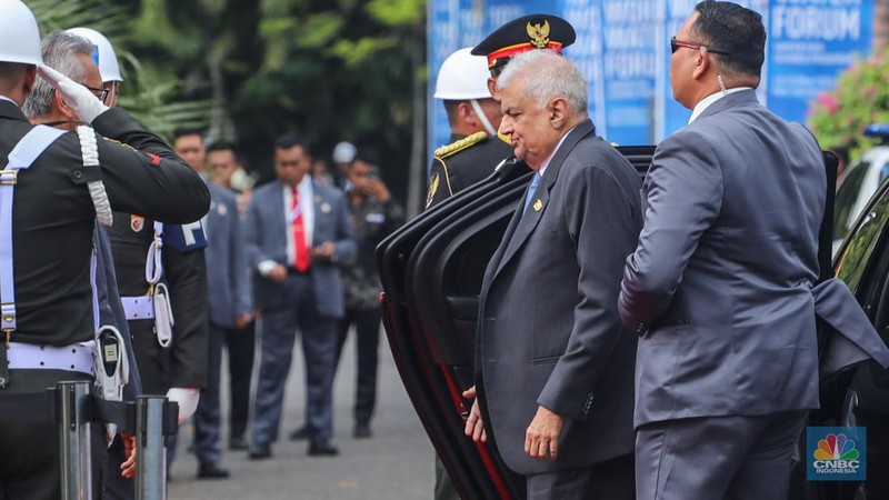 Presiden World Water Council, Loic Fauchon tiba di Bali International Convention Center (BICC), Nusa Dua, Bali, Senin (20/5/2024). (CNBC Indonesia/Faisal Rahman)