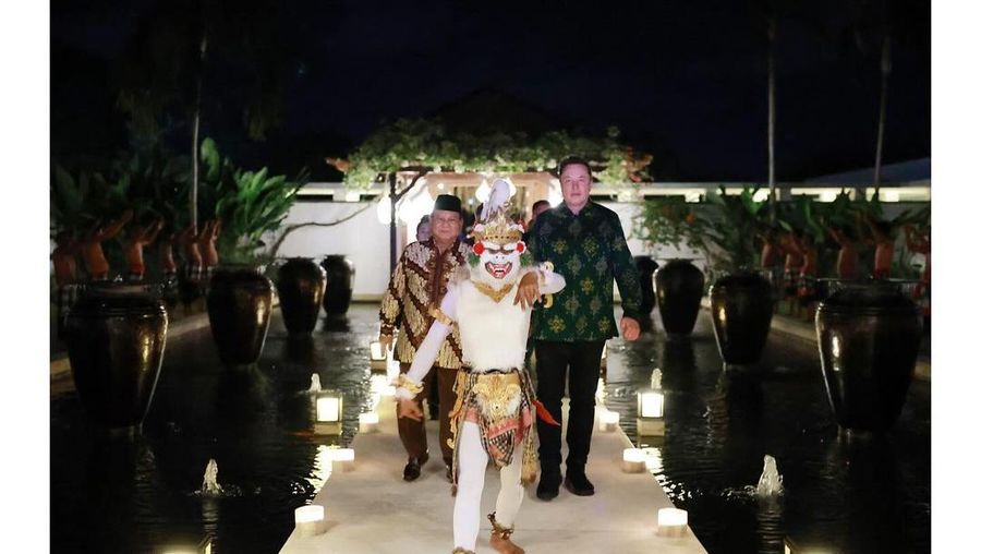 Presiden Terpilih Republik Indonesia Prabowo Subianto menghadiri acara makan malam dengan CEO Tesla Inc. Elon Musk di sela-sela World Water Forum ke-10 di Bali, Minggu (19/5/2024). (Instagram @prabowo)