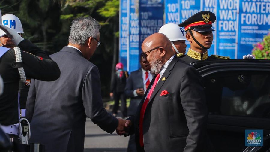 Presiden World Water Council, Loic Fauchon tiba di Bali International Convention Center (BICC), Nusa Dua, Bali, Senin (20/5/2024). (CNBC Indonesia/Faisal Rahman)