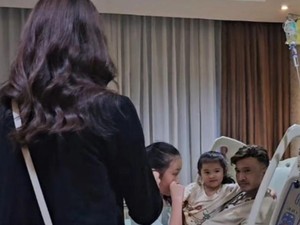 Momen Sarwendah Jenguk Ruben Onsu di RS