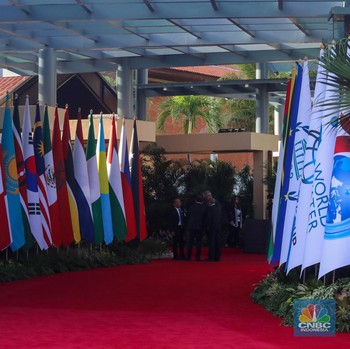 Warna-Warni BICC Sambut Kedatangan Jokowi dan Delegasi WWF ke-10