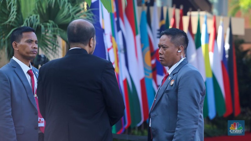 Suasana menjelang opening ceremony World Water Forum ke-10 di depan Bali International Convention Center (BICC), Nusa Dua, Senin (20/5/2024). (CNBC Indonesia/Faisal Rahman)