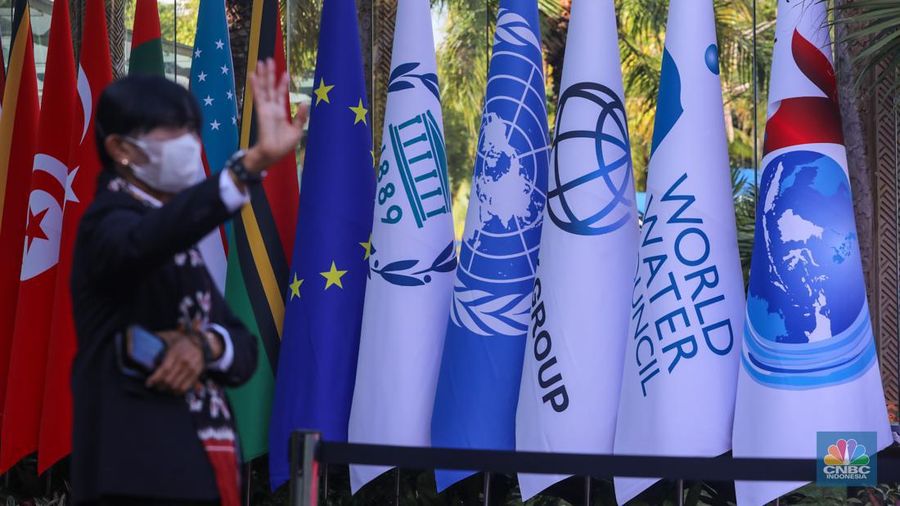 Suasana menjelang opening ceremony World Water Forum ke-10 di depan Bali International Convention Center (BICC), Nusa Dua, Senin (20/5/2024). (CNBC Indonesia/Faisal Rahman)