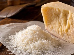 Tak Segurih Rasanya, Proses Pembuatan Keju Parmesan Bikin Ngeri