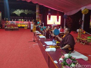 Dari Borobudur, Umat Buddha Berdoa untuk Perdamaian Palestina