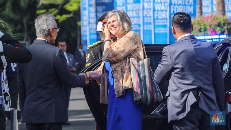 Presiden World Water Council, Loic Fauchon tiba di Bali International Convention Center (BICC), Nusa Dua, Bali, Senin (20/5/2024). (CNBC Indonesia/Faisal Rahman)