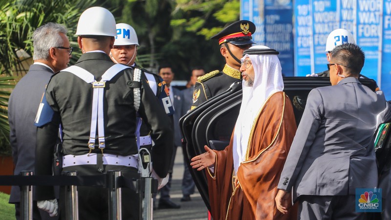 Presiden World Water Council, Loic Fauchon tiba di Bali International Convention Center (BICC), Nusa Dua, Bali, Senin (20/5/2024). (CNBC Indonesia/Faisal Rahman)