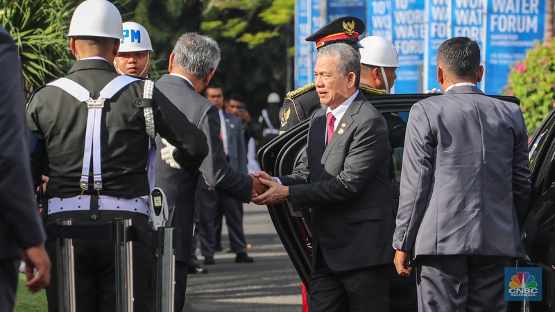 Presiden World Water Council, Loic Fauchon tiba di Bali International Convention Center (BICC), Nusa Dua, Bali, Senin (20/5/2024). Presiden World Water Council, Loic Fauchon tiba di Bali International Convention Center (BICC), Nusa Dua, Bali, Senin (20/5/2024). (CNBC Indonesia/Faisal Rahman)