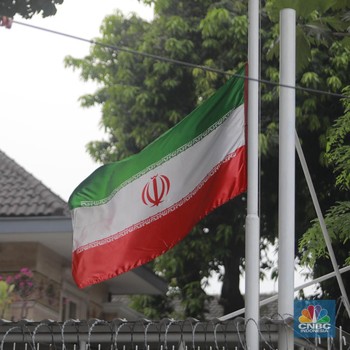 Presiden Meninggal, Kedubes Iran di RI Kibarkan Bendera Setengah Tiang