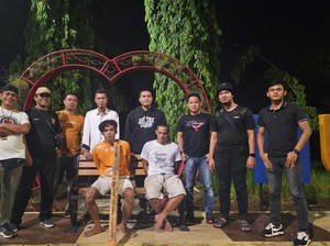 2 Pria Curi Bangku Taman, Hasilnya Buat Beli Sabu dan Main Judi Slot