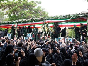 Prosesi Pemakaman Presiden Iran Dimulai, Warga Beri Penghormatan Terakhir
