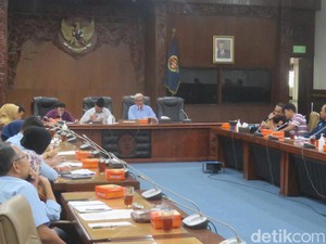 Buruh Jogja Tuntut Pemda Sediakan Rumah Rp 700 Juta Disubsidi