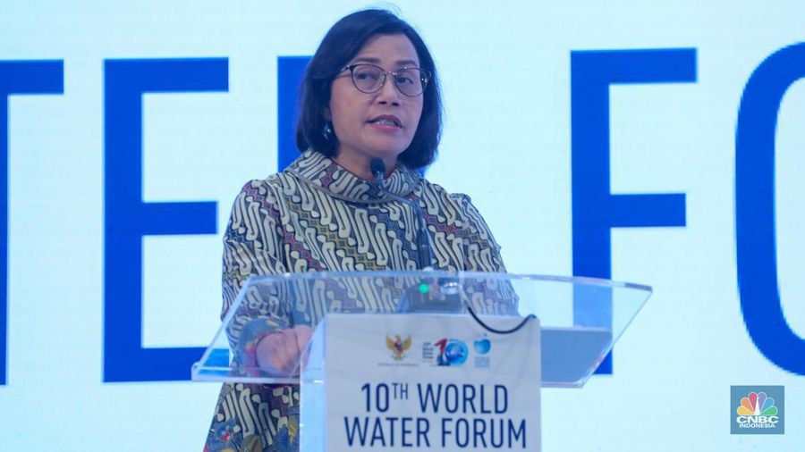 Menteri Keuangan, Sri Mulyani menyampaikan pemaparan saat diskusi panel di Bali International Convention Center (BICC), Nusa Dua, Bali, Selasa (21/5/2024). (CNBC Indonesia/Faisal Rahman)