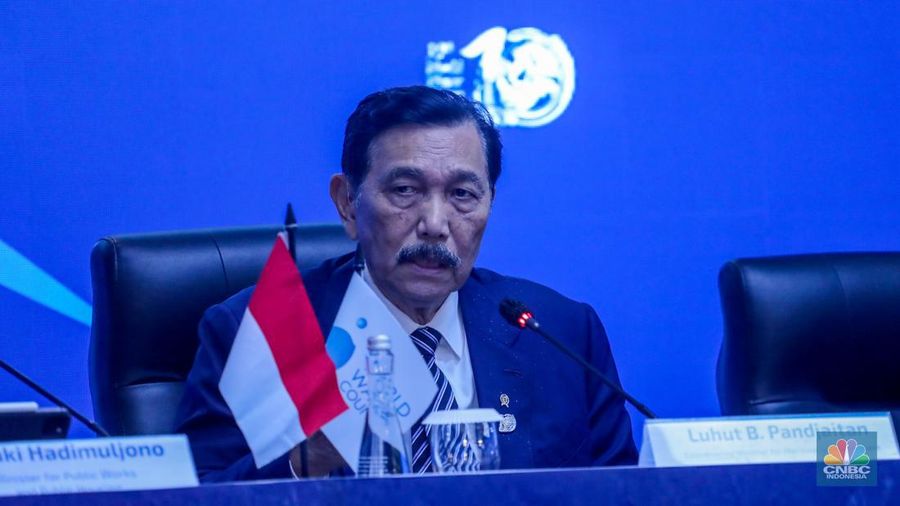 Menteri Koordinator Maritim dan Investasi (Menkomarves), Luhut Binsar Pandjaitan memberikan keterangan saat konferensi  di Bali Nusa Dua Convention Center (BNDCC), Nusa Dua, Bali, Selasa (21/5/2024). (CNBC Indonesia/Faisal Rahman)
