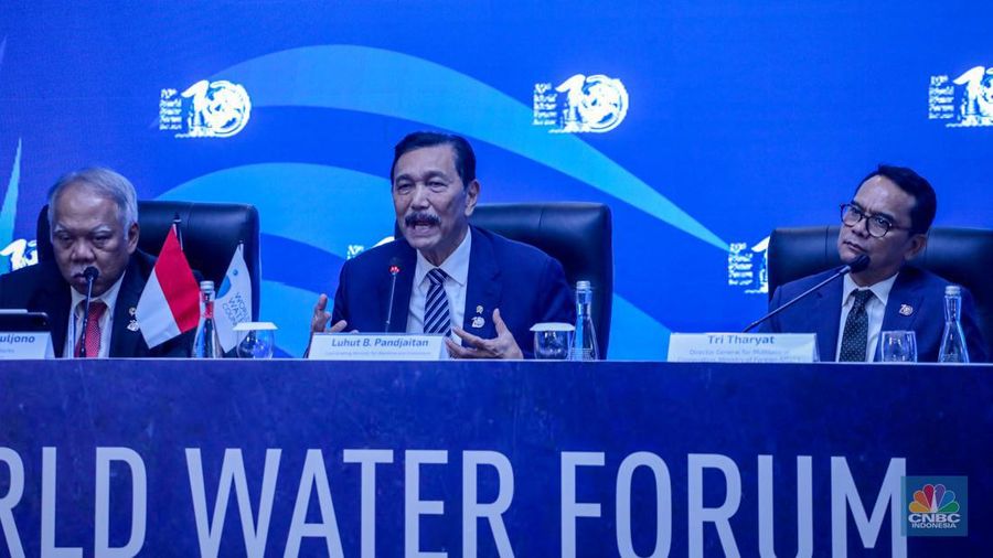 Menteri Koordinator Maritim dan Investasi (Menkomarves), Luhut Binsar Pandjaitan memberikan keterangan saat konferensi  di Bali Nusa Dua Convention Center (BNDCC), Nusa Dua, Bali, Selasa (21/5/2024). (CNBC Indonesia/Faisal Rahman)