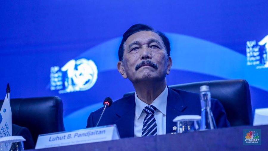 Menteri Koordinator Maritim dan Investasi (Menkomarves), Luhut Binsar Pandjaitan memberikan keterangan saat konferensi  di Bali Nusa Dua Convention Center (BNDCC), Nusa Dua, Bali, Selasa (21/5/2024). (CNBC Indonesia/Faisal Rahman)