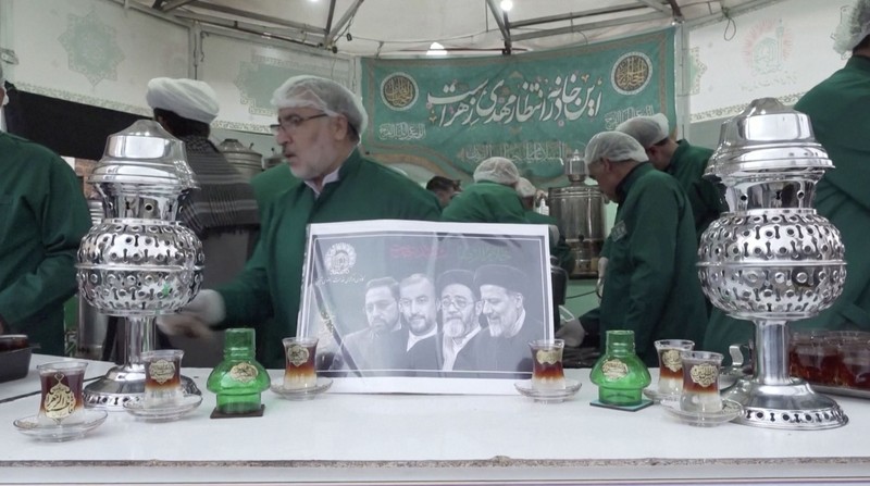 Pemerintah Iran langsung mempersiapkan prosesi pemakaman untuk Presiden Ebrahim Raisi yang meninggal pada Senin (20/5/2024). Pemerintah Iran langsung mempersiapkan prosesi pemakaman untuk Presiden Ebrahim Raisi yang meninggal pada Senin (20/5/2024). (Tangkapan Layar Video Reuters/POOL VIA WANA)