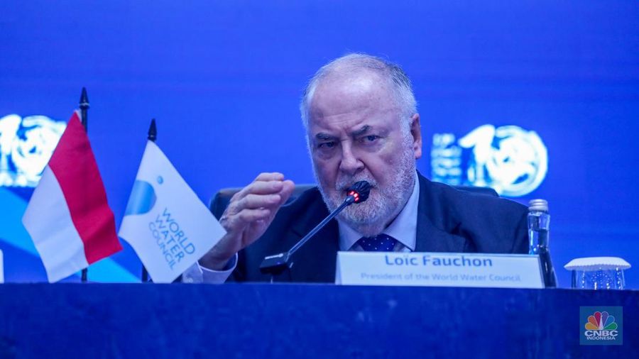 Presiden World Water Council, Loic Fauchon memberikan keterangan saat konferensi di Bali Nusa Dua Convention Center (BNDCC), Nusa Dua, Bali, Selasa (21/5/2024). (CNBC Indonesia/Faisal Rahman)
