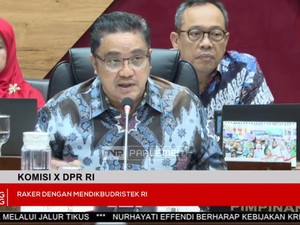 Viral Guru Honorer Mulung Pulang Ngajar, Komisi X DPR: Kesejahteraan Guru PR Besar