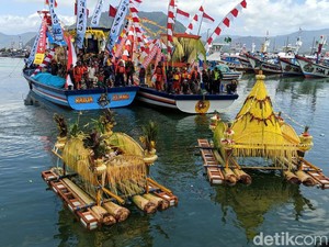 Ribuan Nelayan Meriahkan Upacara Adat Larung Sembonyo