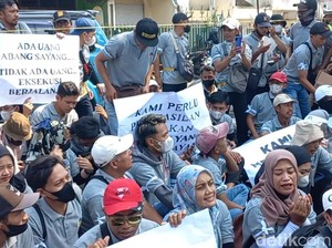 Karyawan PT BMI Malang Demo PN Kepanjen, Resah Pabrik Akan Dieksekusi