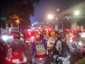 Padatnya Jalanan Jakarta Malam Ini Jelang Long Weekend Waisak