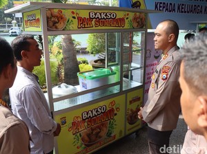 Polisi Kembali Bantu Modal Usaha Keluarga Korban Tragedi Kanjuruhan