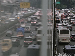 Penumpang TransJ soal Macet Ciledug: Puri Beta-Petukangan Utara Bisa 2-3 Jam