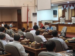 Paguyuban Lurah-Pamong Kulon Progo Datangi Kantor DPRD, Ini Tuntutannya